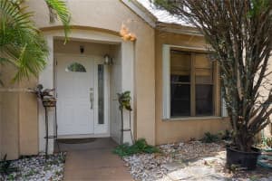 7944 NW 190th Terrace, Hialeah, FL 33015, Sold 05/12/22