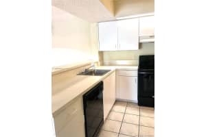 18880 NW 57th Ave APT 303, Hialeah, FL 33015, Sold 06/10/22