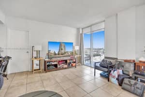 2829 Indian Creek Dr APT 910, Miami Beach, FL 33140, Sold 06/02/22