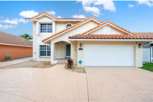 18660 NW 78th Ave, Hialeah, FL 33015, Sold 05/13/22
