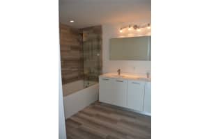 1300 Brickell Bay Dr APT 2507, Miami, FL 33131, Sold 04/29/22