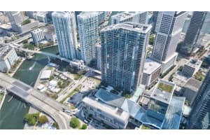 68 SE 6th St Apt 3011, Miami, FL 33131, Sold 06/15/22