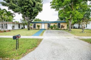 7702 NW 75th Ave, Tamarac, FL 33321, Sold 05/17/22