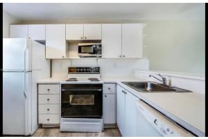 7945 NW 8th St #7c, Miami, FL 33126, Sold 06/02/22