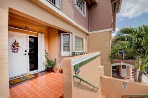 10014 Hammocks Blvd Apt 208-4, Miami, FL 33196, Sold 05/31/22