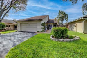 8330 SW 41st St, Davie, FL 33328, Sold 05/13/22