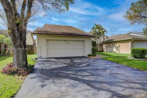 8330 SW 41st St, Davie, FL 33328, Sold 05/13/22