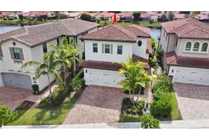 645 SW 113th Ln, Pembroke Pines, FL 33025, Sold 07/14/22