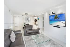 6039 Collins Ave APT 1624, Miami Beach, FL 33140, Sold 06/17/22