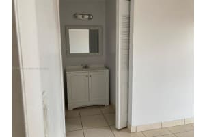 1900 W 54th St APT 411, Hialeah, FL 33012, Sold 09/30/22