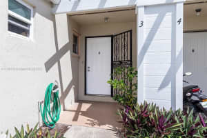 807 NE 214th Ln APT 3, Miami, FL 33179, Sold 05/27/22