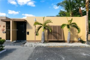 15913 Kingsmoor Way, Miami Lakes, FL 33014, Sold 05/20/22