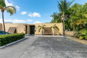15913 Kingsmoor Way, Miami Lakes, FL 33014, Sold 05/20/22
