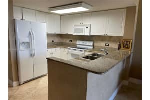 19501 W Country Club Dr APT 311, Aventura, FL 33180, Sold 06/07/22