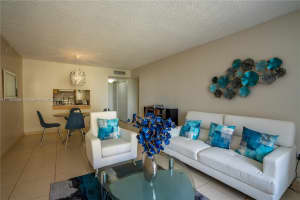 9688 Fontainebleau Blvd APT 402, Miami, FL 33172, Sold 05/27/22