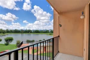 9688 Fontainebleau Blvd APT 402, Miami, FL 33172, Sold 05/27/22