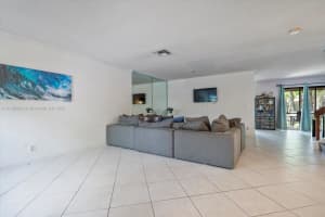 9160 Vineyard Lake Dr #0, Plantation, FL 33324, Sold 06/16/22