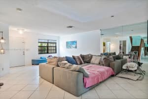 9160 Vineyard Lake Dr #0, Plantation, FL 33324, Sold 06/16/22