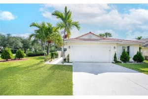301 SW 190th Ave, Pembroke Pines, FL 33029, Sold 05/18/22
