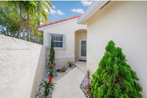 301 SW 190th Ave, Pembroke Pines, FL 33029, Sold 05/18/22