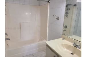 9421 Fontainebleau Blvd Apt 101-35, Miami, FL 33172, Sold 05/31/22