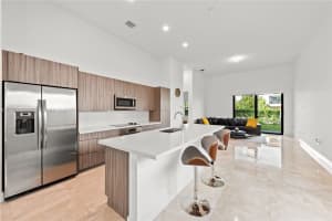 10355 NW 77th St, Doral, FL 33178, Sold 06/13/22