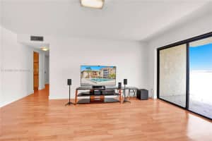 605 Ives Dairy Rd Apt 304-7, Miami, FL 33179, Sold 05/27/22