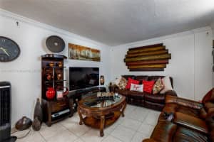 1655 W 44th Pl APT 536, Hialeah, FL 33012, Sold 10/28/22