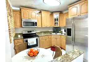 510 W Park Dr APT 101, Miami, FL 33172, Sold 05/27/22