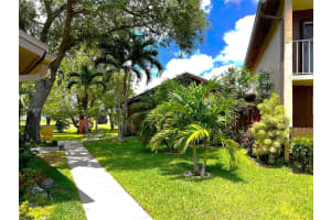 2237 Nova Village Dr, Davie, FL 33317, Sold 05/25/22