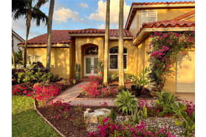 1888 Water Ridge Dr, Weston, FL 33326, Sold 06/03/22