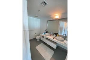 92 SW 3rd St APT 2511, Miami, FL 33130, Sold 05/16/22