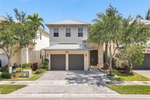 10413 NW 70th Ln, Doral, FL 33178, Sold 07/06/22