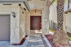 10413 NW 70th Ln, Doral, FL 33178, Sold 07/06/22