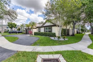 5546 SW 100th Terrace, Cooper City, FL 33328, Sold 05/31/22