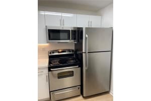 9350 Fontainebleau Blvd APT 609, Miami, FL 33172, Sold 05/11/22