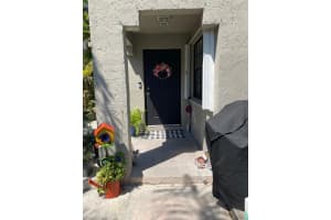 15375 SW 105th Ln APT 8, Miami, FL 33196, Sold 06/14/22