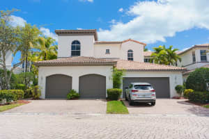 822 Spinnaker Dr E, Hollywood, FL 33019, Sold 01/27/23
