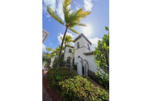 822 Spinnaker Dr E, Hollywood, FL 33019, Sold 01/27/23