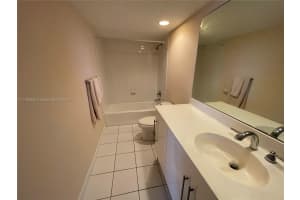 3000 S Ocean Dr APT 900, Hollywood, FL 33019, Sold 06/08/22