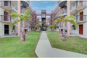 5400 W 21st Ct APT 101, Hialeah, FL 33016, Sold 06/03/22