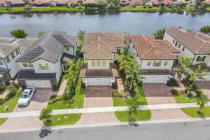 445 SW 113th Ln, Pembroke Pines, FL 33025, Sold 06/24/22