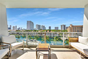 2950 NE 188th St APT 440, Aventura, FL 33180, Sold 10/11/22