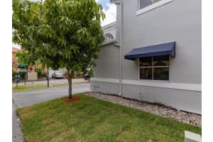 8586 NW 2nd St, Miami, FL 33126, Sold 11/03/22