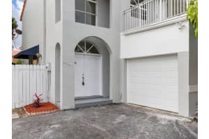 8586 NW 2nd St, Miami, FL 33126, Sold 11/03/22