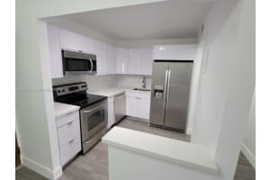 5201 NW 7th St APT 211, Miami, FL 33126, Sold 05/27/22
