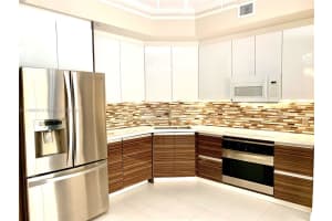 3001 NE 185th St APT 332, Aventura, FL 33180, Sold 05/31/22