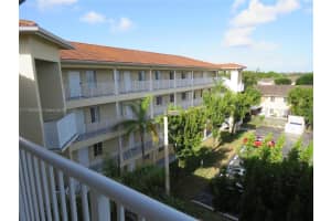 6940 NW 179th St Apt 403-7, Hialeah, FL 33015, Sold 06/01/22