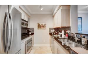 335 S Biscayne Blvd #2004, Miami, FL 33131, Sold 06/23/22