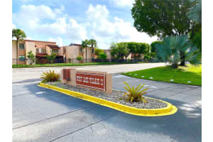 420 W Park Dr APT 204, Miami, FL 33172, Sold 06/03/22